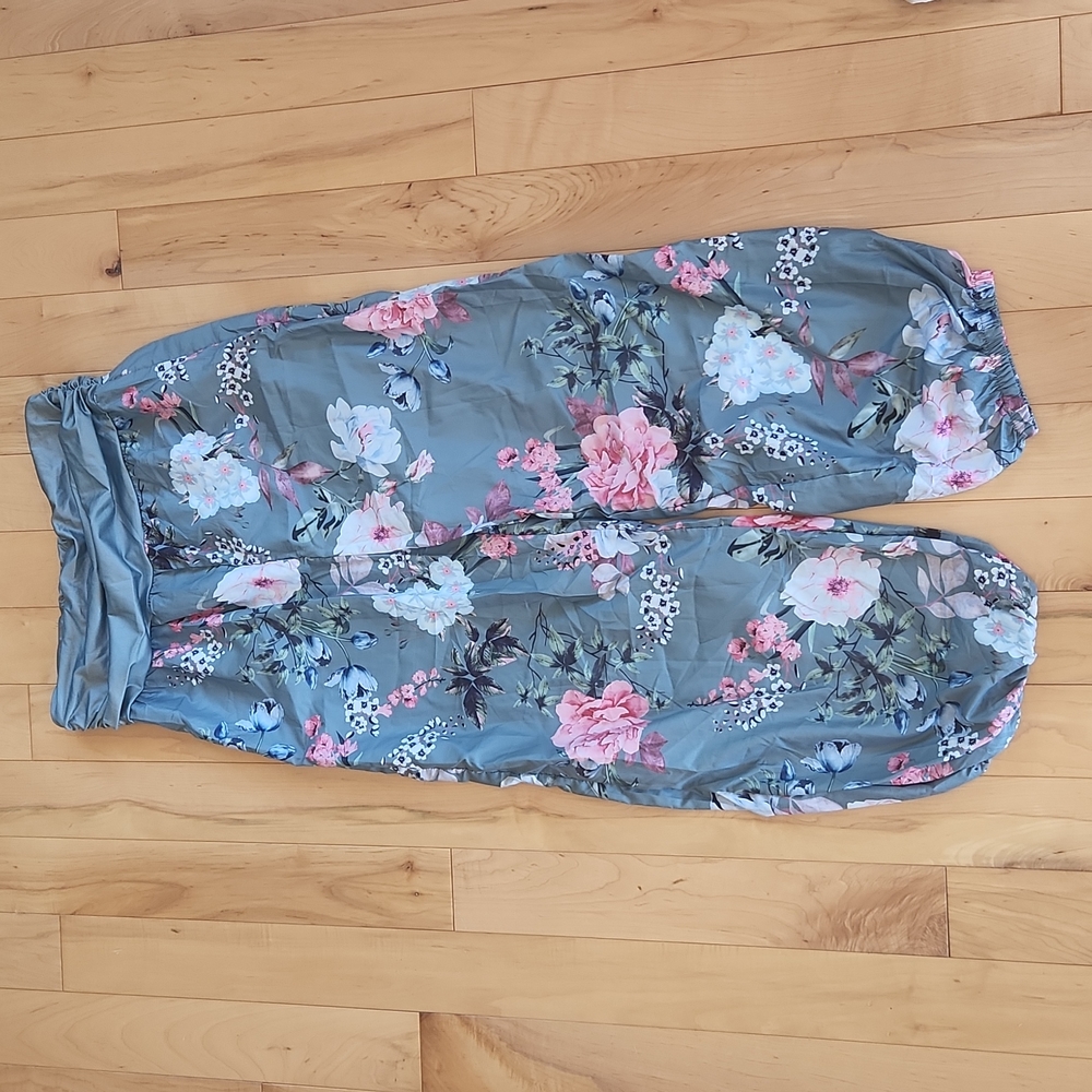 Flowy floral pants